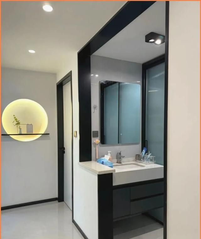 这对夫妻的家火了，拒绝过度装修，把简约做到极致，太有品位了！ - 家居知识