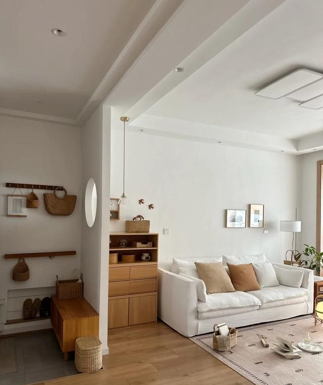 原木风小家,简约干净,每一处都透着舒适美感 家虽小,但每一处都干净,原木风的简洁,美感!让人非常舒服 - 家居知识