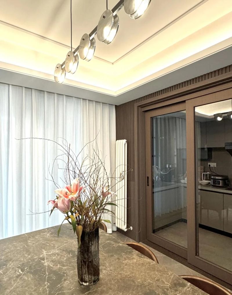 150平极简原木风：不止高级显大，更把“家的温馨”焊在空间里 - 家居知识