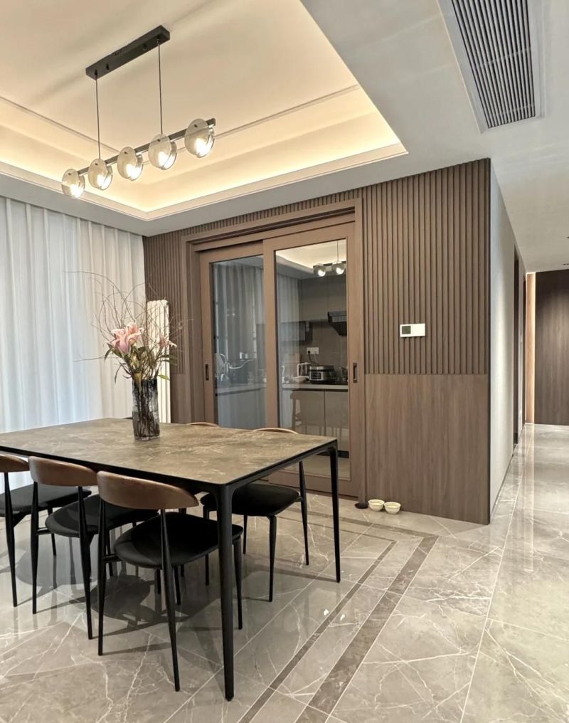 150平极简原木风：不止高级显大，更把“家的温馨”焊在空间里 - 家居知识