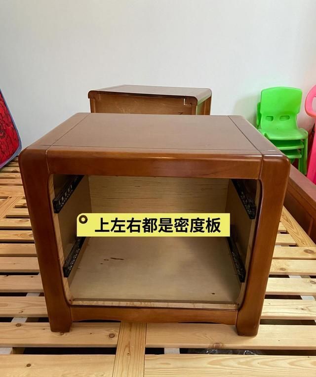 年轻人抛弃床头柜?这些新式做法更高级实用 “床头柜”已逐渐退出中国家庭!看年轻人的新式做法,高级还实用 - 家居知识