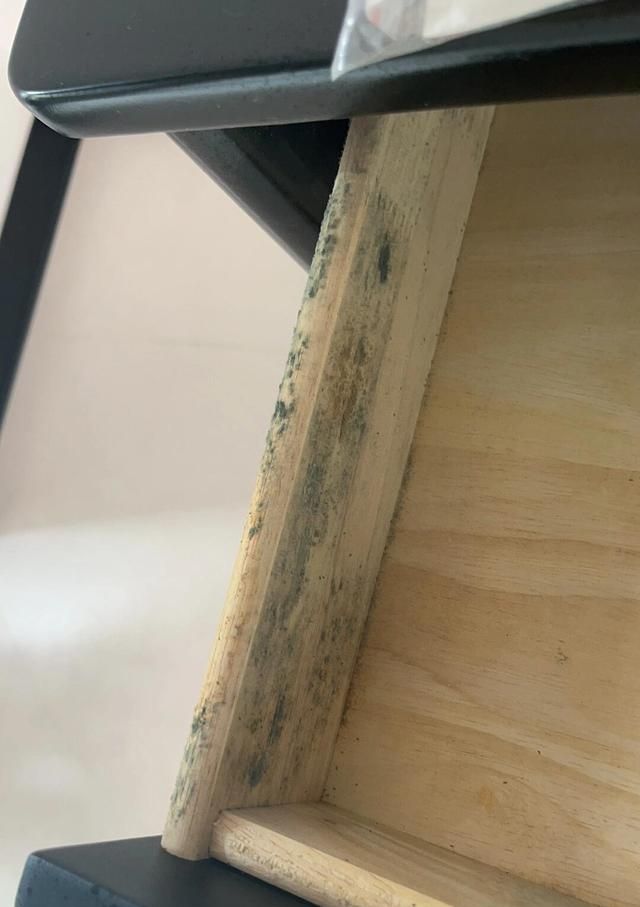 年轻人抛弃床头柜?这些新式做法更高级实用 “床头柜”已逐渐退出中国家庭!看年轻人的新式做法,高级还实用 - 家居知识