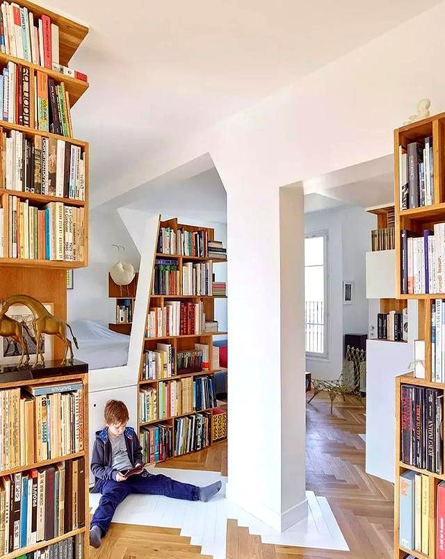 小户型做不了书柜？4种美到爆设计，空间重复利用把图书馆搬回家 - 家居知识