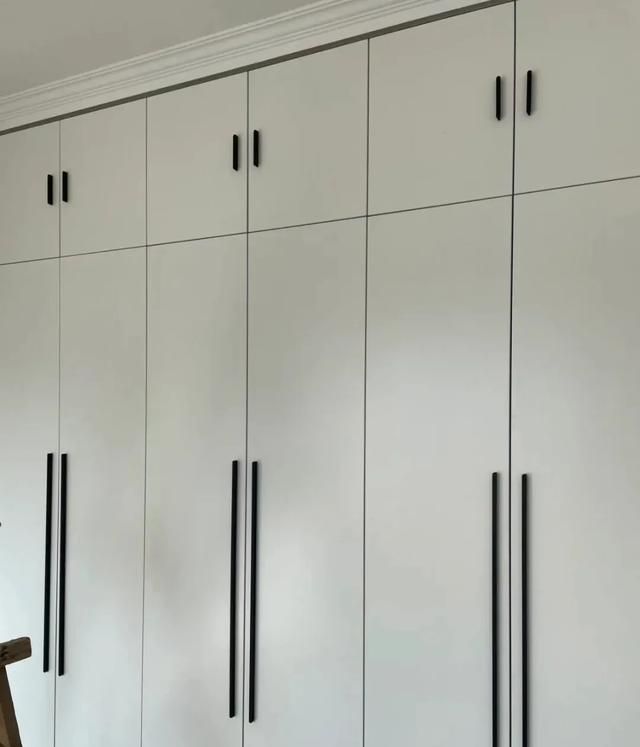 定制衣柜必看!避开这8个细节坑,省下冤枉钱 定制衣柜做完才发现,这8个细节错了白扔钱,全是踩坑后的真心话 - 家居知识