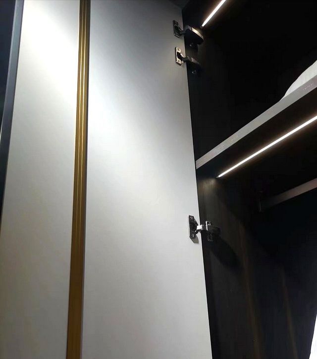 定制衣柜收纳全攻略,合理布局轻松装下全家衣物 定制衣柜全攻略,结构合理空间不浪费,老婆衣服再多照样整齐收纳 - 家居知识