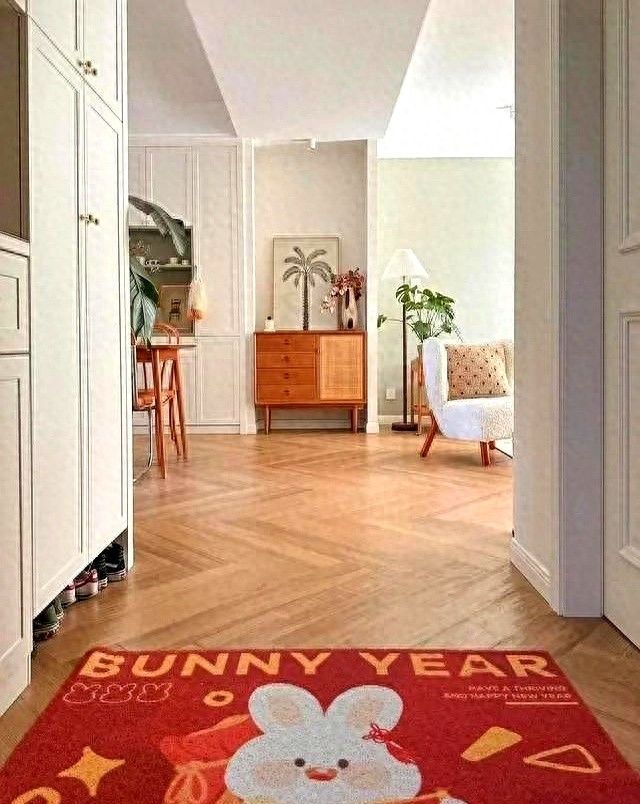 43岁阿姨原木风新家走红，客厅家具成亮点