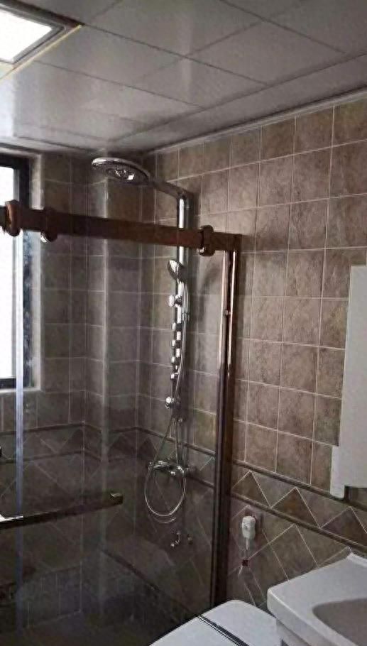 新房装修完工，新中式风格，入户装上山水画，实木线条修饰，晒晒 - 家居知识