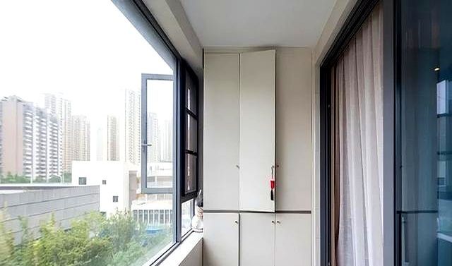 阳台柜设计指南,老师傅教你打造实用又美观的阳台空间 阳台应该设计柜子吗?老师傅总结的阳台柜装修指南,赶紧收藏 - 家居知识