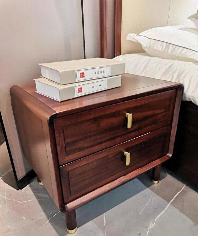 “床头柜”已逐渐退出中国家庭！看看年轻人的做法，高级又实用！ - 家居知识