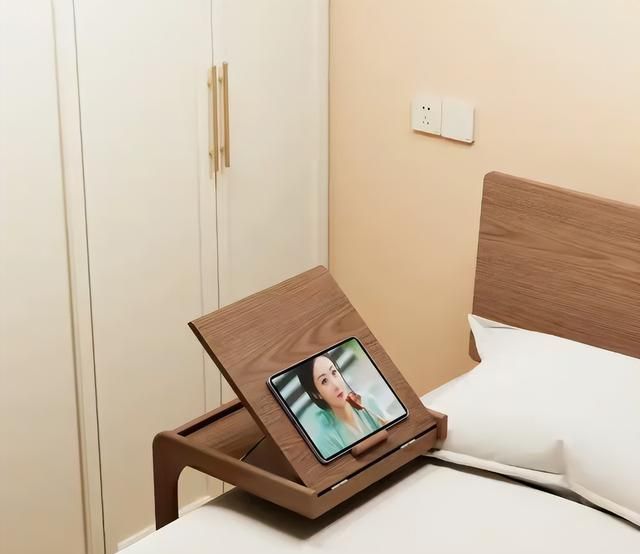 “床头柜”已逐渐退出中国家庭！看看年轻人的做法，高级又实用！ - 家居知识