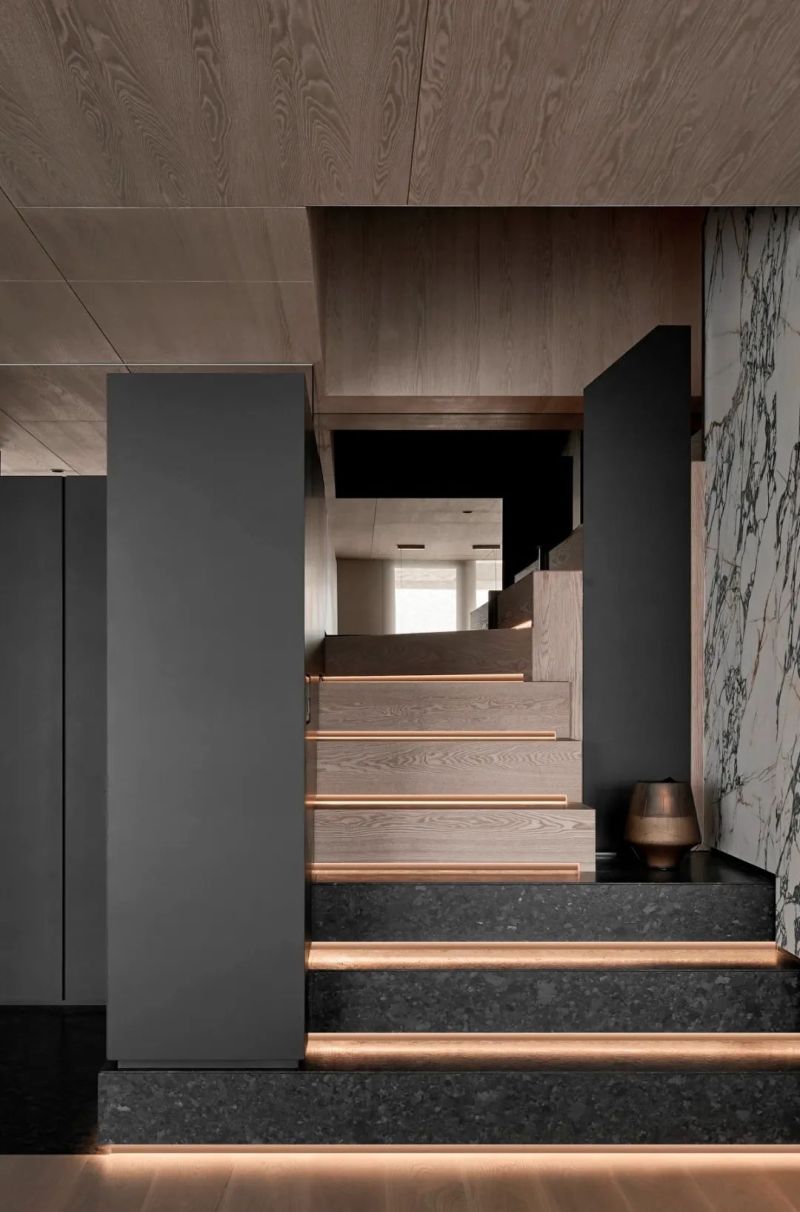 唐忠汉设计320㎡当代轻奢大宅,深色系演绎高级潮流 唐忠汉|320㎡当代轻奢,深色系才是真潮流! - 家居知识