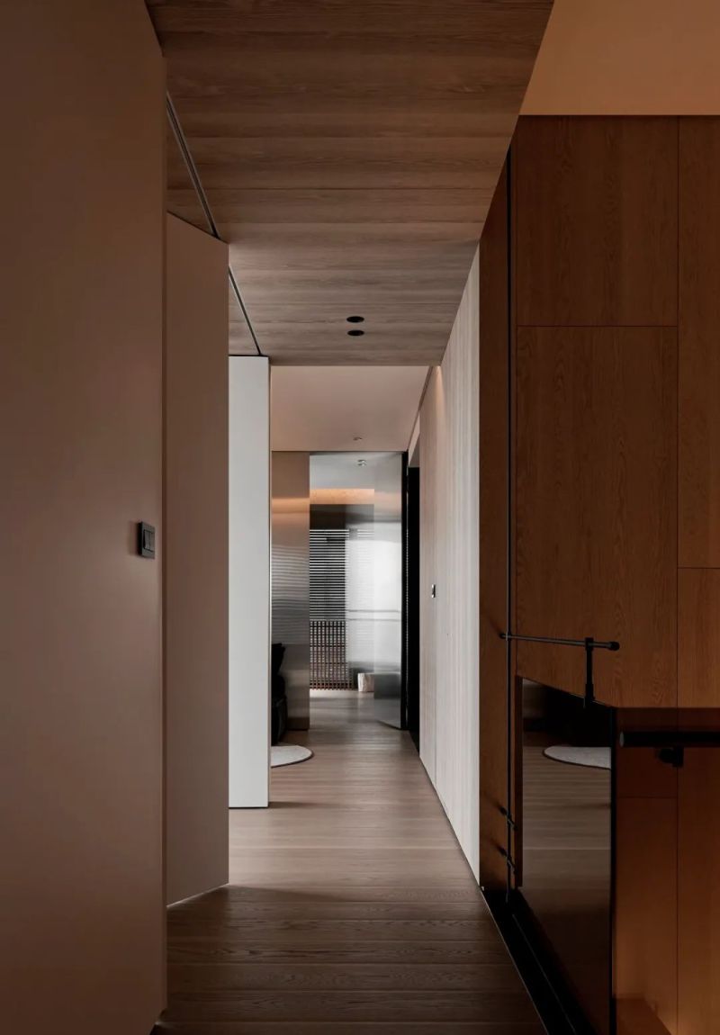 唐忠汉设计320㎡当代轻奢大宅,深色系演绎高级潮流 唐忠汉|320㎡当代轻奢,深色系才是真潮流! - 家居知识