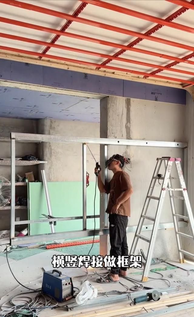 半墙爆改悬浮电视柜！老师傅揭秘施工细节，看完再决定做不做 - 家居知识