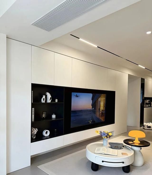 老公坚持把电视墙设计成满墙电视柜，入住后发现真香！ - 家居知识