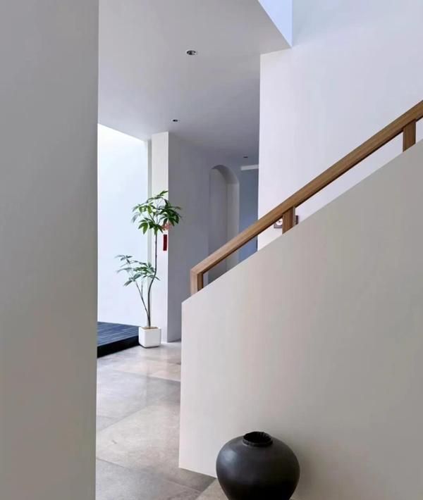 山东一位90后夫妻的家，堪称原木+侘寂混搭教科书，太有品位了 - 家居知识