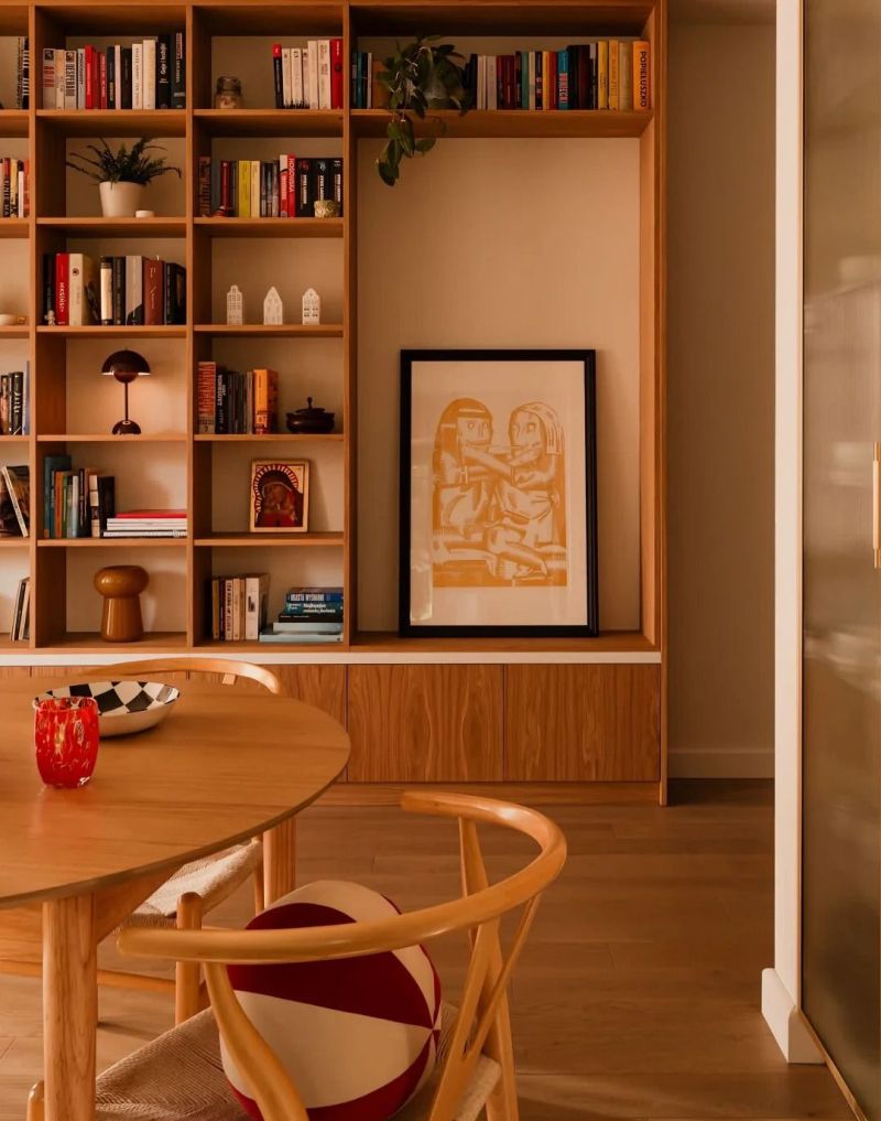 客厅满墙书柜:把 “书房” 搬进公共区,实用与颜值双在线! - 今日头条 客厅满墙书柜:把 “书房” 搬进公共区,实用与颜值双在线! - 家居知识