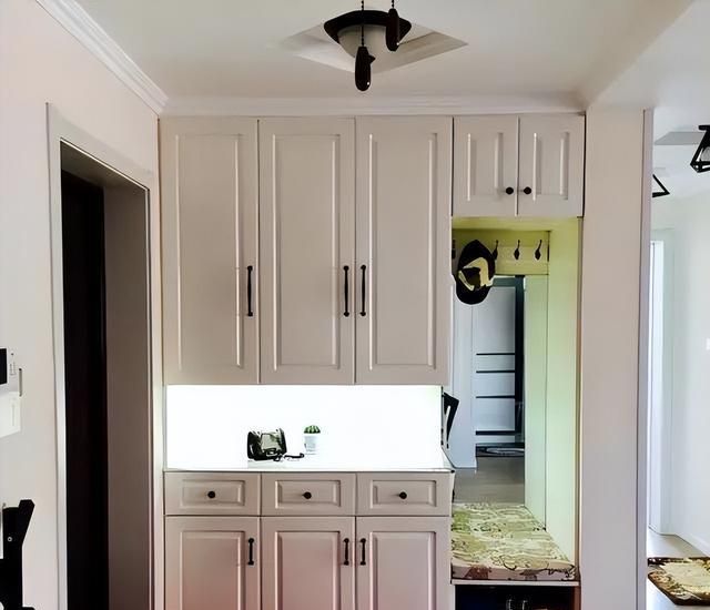 7款玄关柜设计方案：打造出不一样的家，适合各种户型 - 家居知识