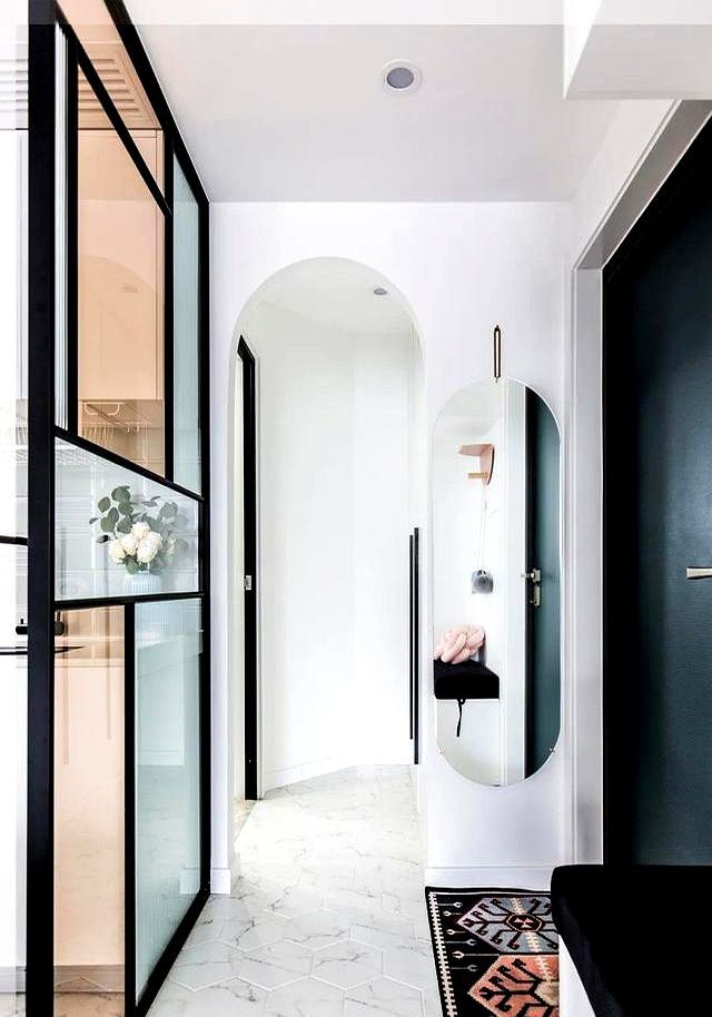 她家的玄关改造堪称“教科书”,巧用玻璃隔断,解决无玄关的尴尬 - 今日头条 她家的玄关改造堪称“教科书”,巧用玻璃隔断,解决无玄关的尴尬 - 家居知识