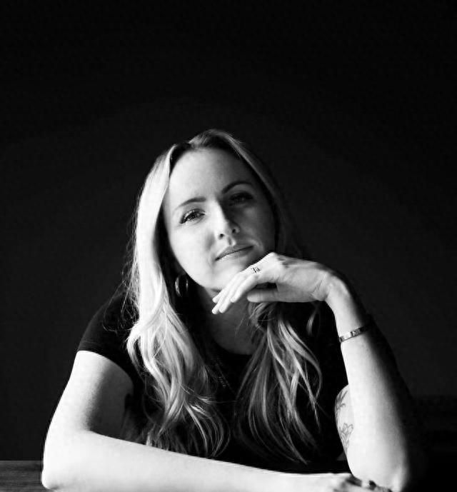 地中海侘寂风美式豪宅，舒适与美学的完美融合