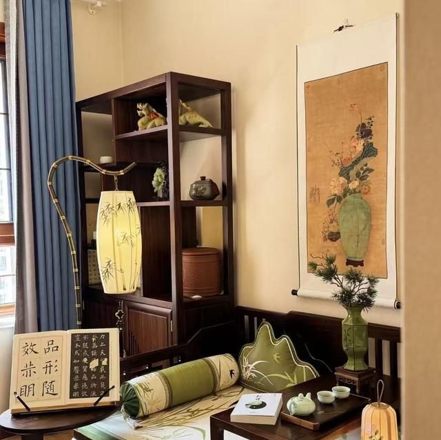 新中式风潮下实木家具市场爆发式增长 在新中式装修风格中,实木家具正迎来前所未有的增长潮流。2023 - 家居知识