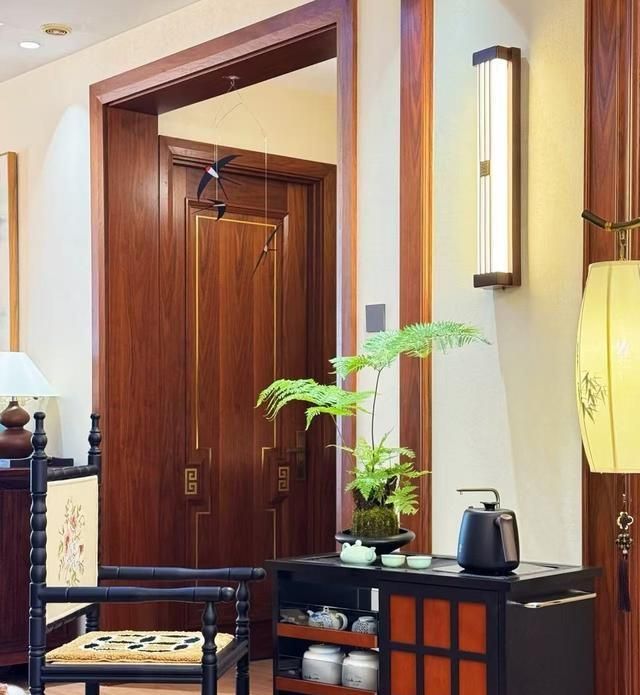 新中式风潮下实木家具市场爆发式增长 在新中式装修风格中,实木家具正迎来前所未有的增长潮流。2023 - 家居知识