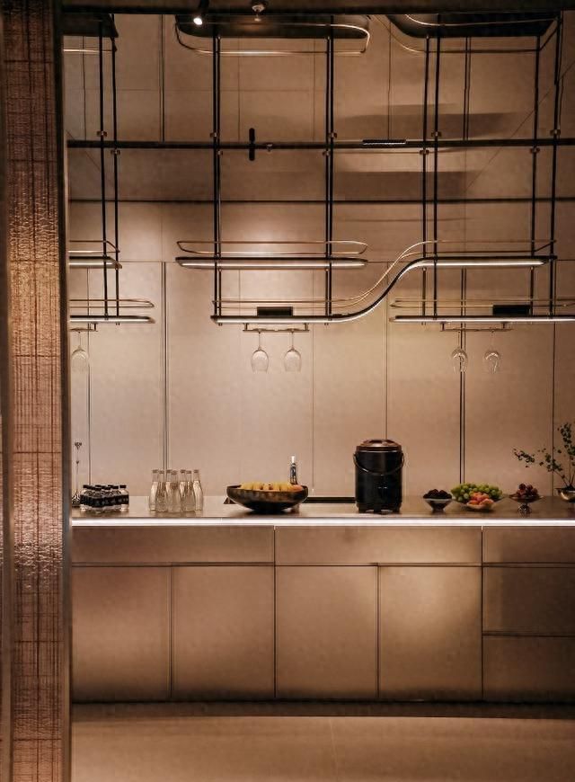 不锈钢定制家具选购指南，如何找到靠谱又高性价比的厂家