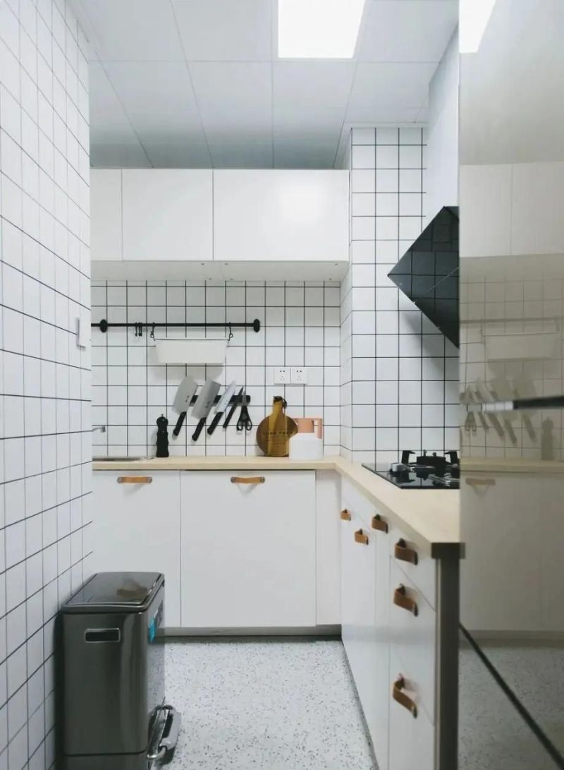 50㎡小户型单身公寓现代法式风，拱门+壁炉的设计，复古又优雅！ - 家居知识