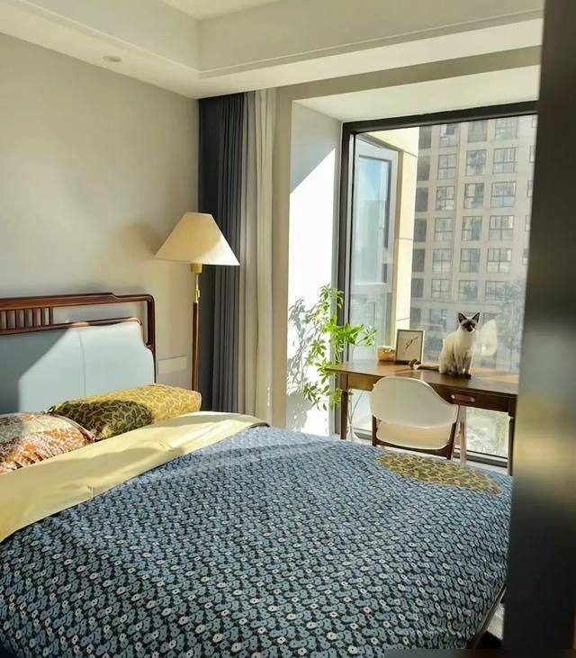 江苏一夫妻住142㎡的家，新中式风格装修，干净雅致，小县城躺平 - 家居知识