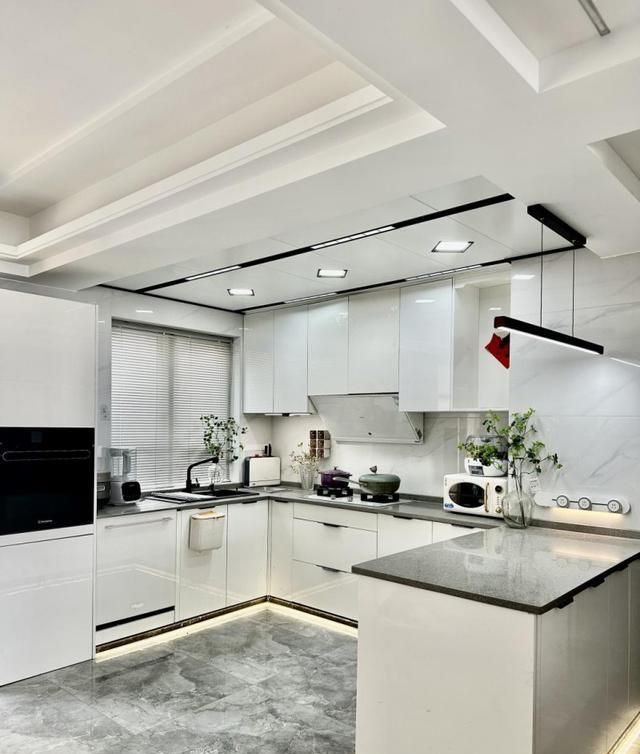 强迫症业主历时一年，装出175平北欧大宅装修，轨道插座我给满分 - 家居知识