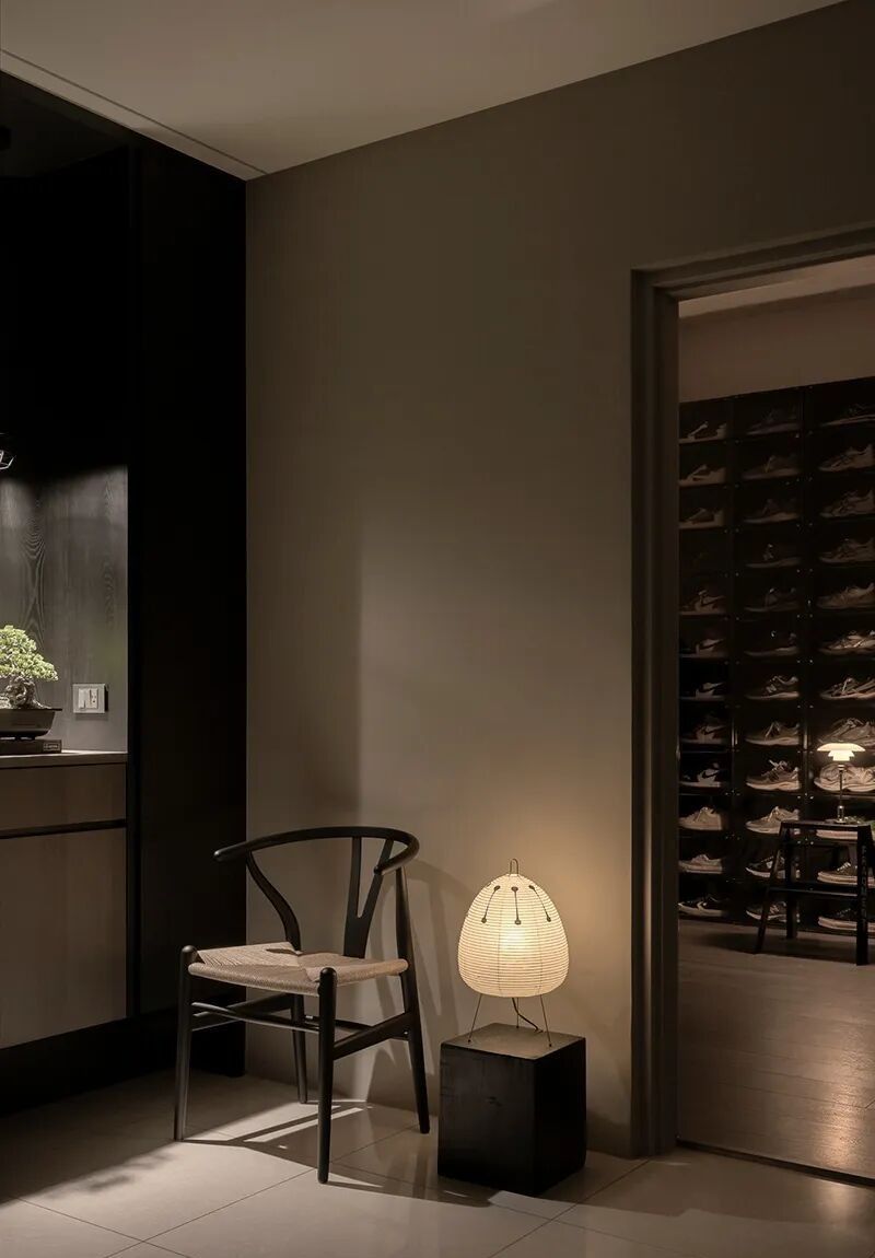 高级灰+雅痞风!205㎡透天宅演绎骨子里的时髦格调 我装修的DNA动了!高级灰 + 雅痞魂,205㎡透天宅时髦到骨子里 - 家居知识