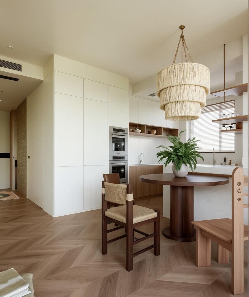 中古混搭,自然与时尚的诗意交响 中古混搭:自然韵致与时尚格调的诗意交响时光仿佛放慢了脚步。 - 家居知识