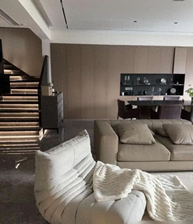 四川女子200㎡意式轻奢家装，大气沉稳演绎高级感