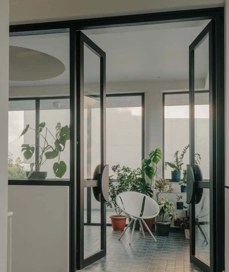 现代复古私宅不踩雷：靠色彩、比例、材质这三重把控，浓而不腻 - 家居知识