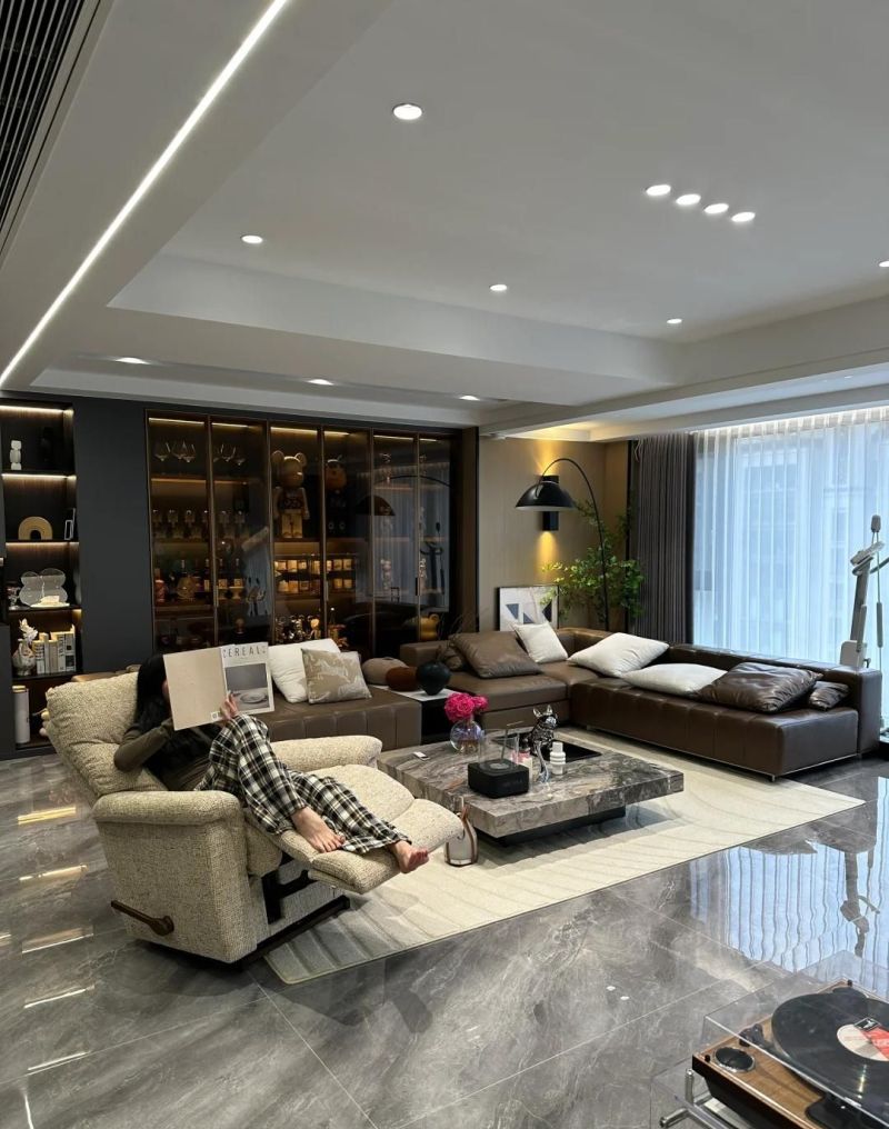 150平极简轻奢风,高级显大与家的温馨完美融合 150平极简轻奢风:不止高级显大,更把“家的温馨”焊在空间里 - 家居知识