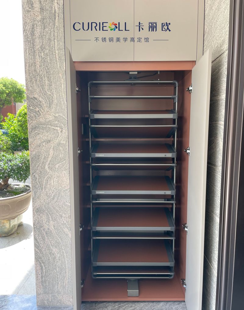 家人们看过来！定制柜选对配色，整个家的格调瞬间提升！最近入手的卡丽欧定制柜，配色简直戳中我的审美点，迫不及待要和大家分享这份惊喜！