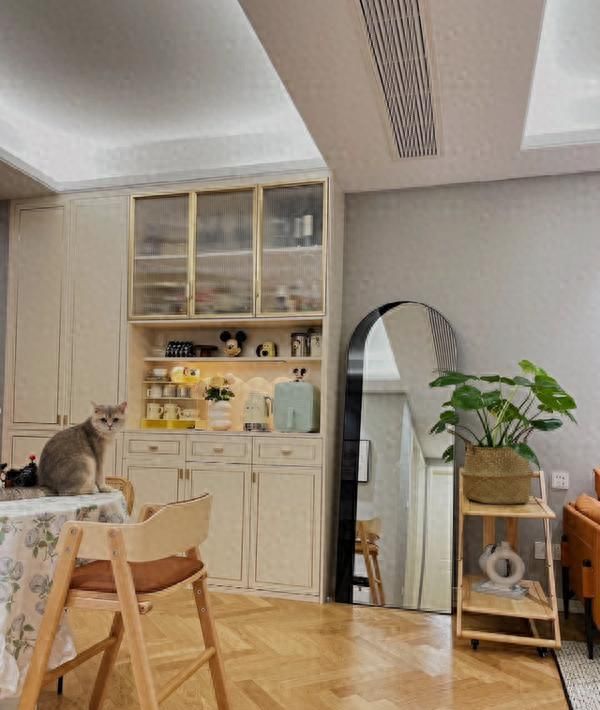 80㎡简约风自装小家，杭州一住户打造温馨治愈空间