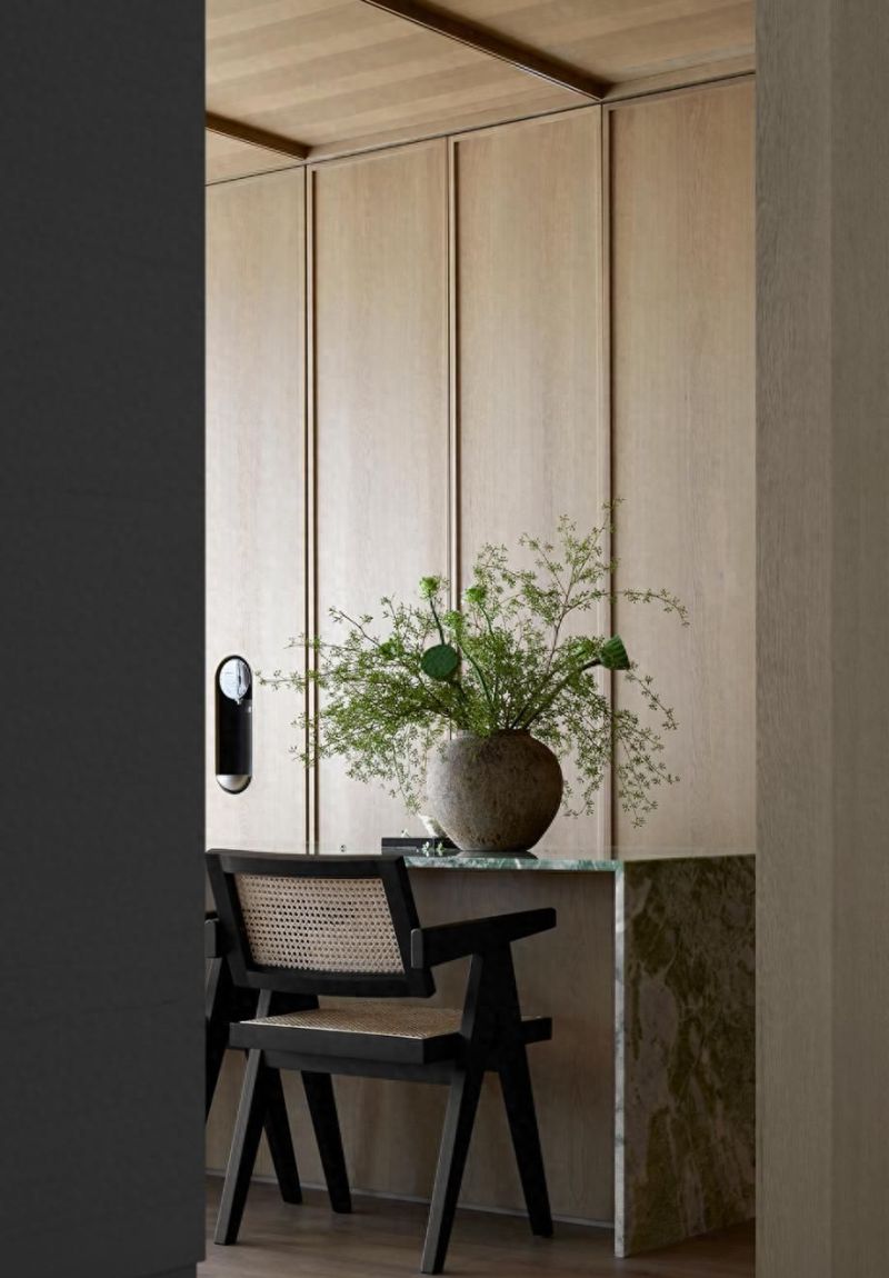 原木风邂逅高级黑，打造极致养眼家居美学