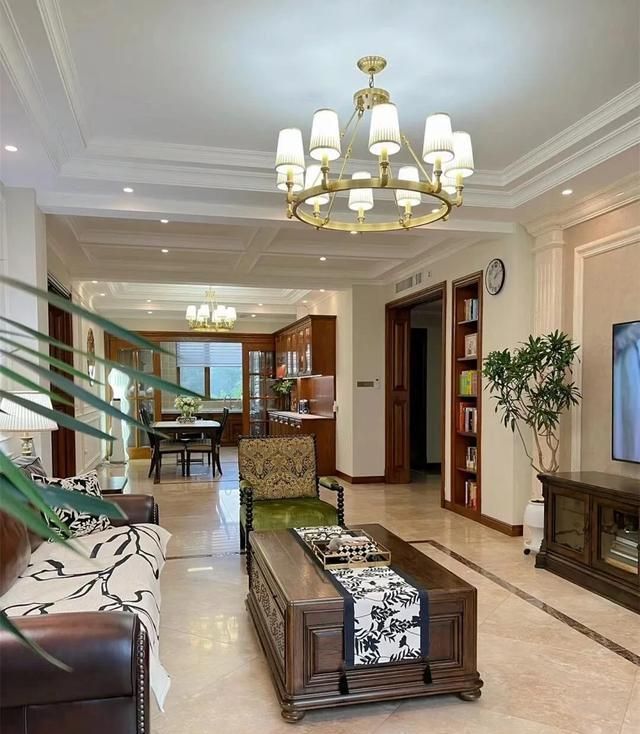 一阿姨晒出135平的家，装修那叫一个简约大气，太有品位了 - 家居知识