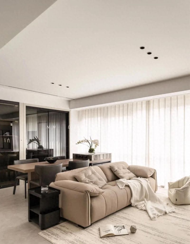 82㎡现代意式雅居，木纹暖意邂逅深邃黑调，演绎动静皆宜的格调生活