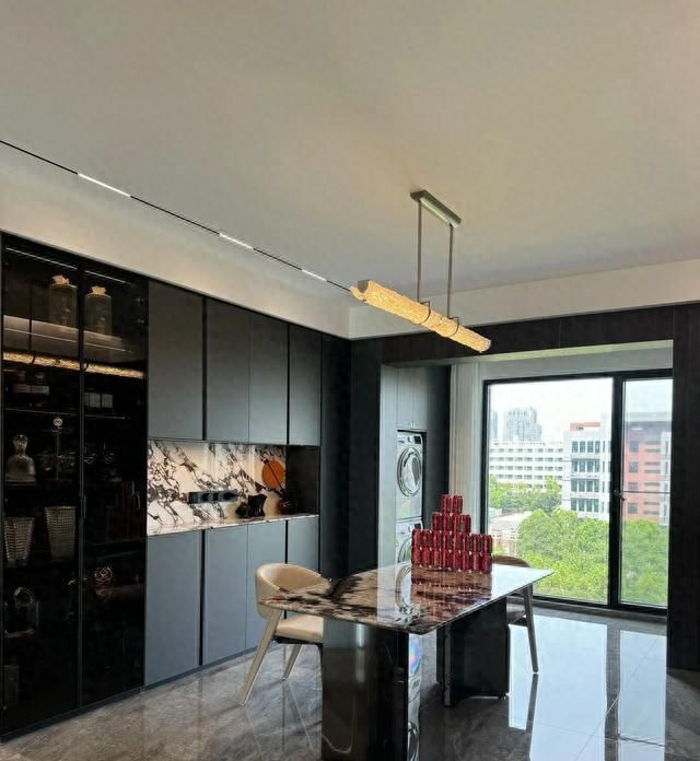 南京美女230㎡意式大平层曝光，极致装修美到不想离开