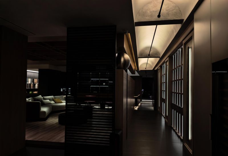 暗调侘寂大宅｜灯光选对，高级感直接焊在墙上✨ - 家居知识