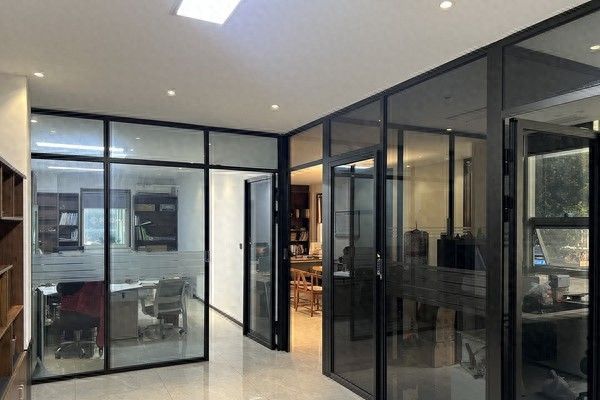 上海酒依实业，专业酒柜源头工厂的信任之选