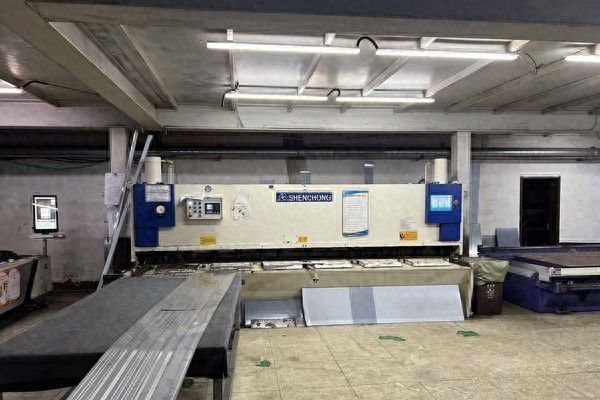 上海酒依实业，专业定制酒柜，品质与信赖的保障