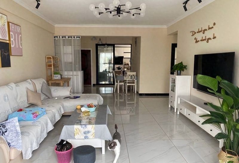 不吊顶只走石膏线，她家装修瘦身又省钱，烟火气满满！