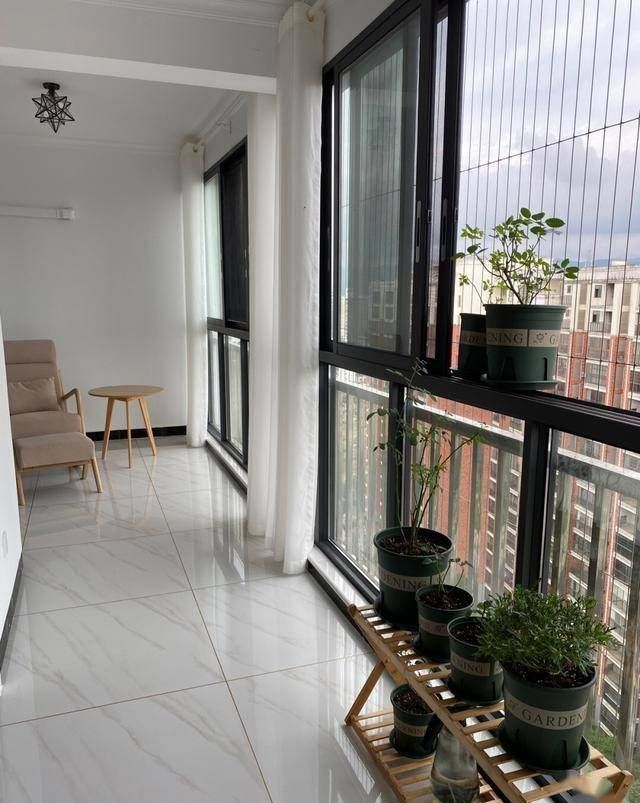 不吊顶只走石膏线,她家装修瘦身又省钱,烟火气满满! 装修瘦了好几斤!全屋不吊顶只走石膏线,装出最有烟火气的幸福家 - 家居知识