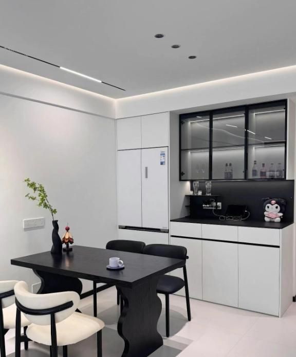 极简风小家被吐槽太单调?网友热议,简约≠简陋! 极简风小家,居然被吐槽太单调了,真的吗? - 家居知识