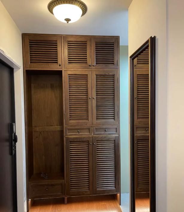 北京一夫妻的家火了：质感温润的美式装修，整个客厅满墙的书 - 家居知识