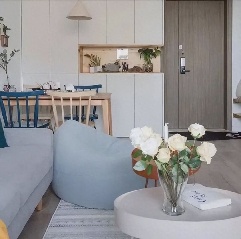 北欧风新房入户，绿植与原木交织的清新舒适家