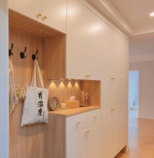 上海人玄关设计太惊艳!告别传统鞋柜,这样装实用又高级 玄关别再死磕鞋柜了!学学上海人的做法,那叫一个“惊艳” - 家居知识