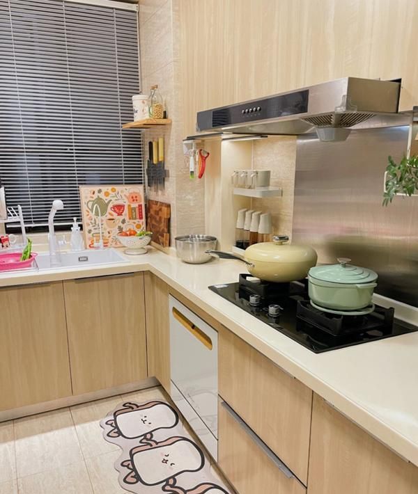 80㎡简约风自装小家,杭州业主亲设计,温馨治愈又大气! 杭州发现一户人家的装修,简约大气,80㎡自己设计,温馨又治愈! - 家居知识